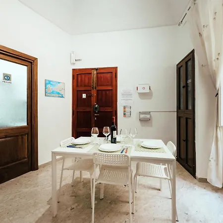 Garibaldi - Old Town - By Click Salento Apartment *
